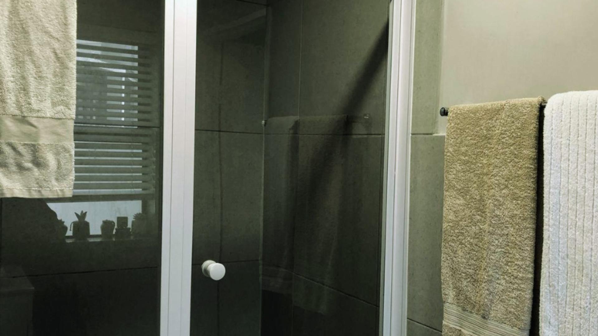Bathroom 1 of property in Burgundy Estate