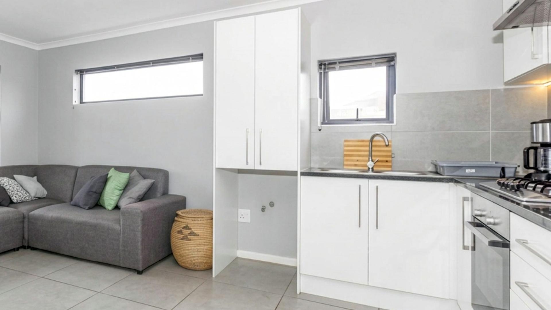 Kitchen of property in Burgundy Estate