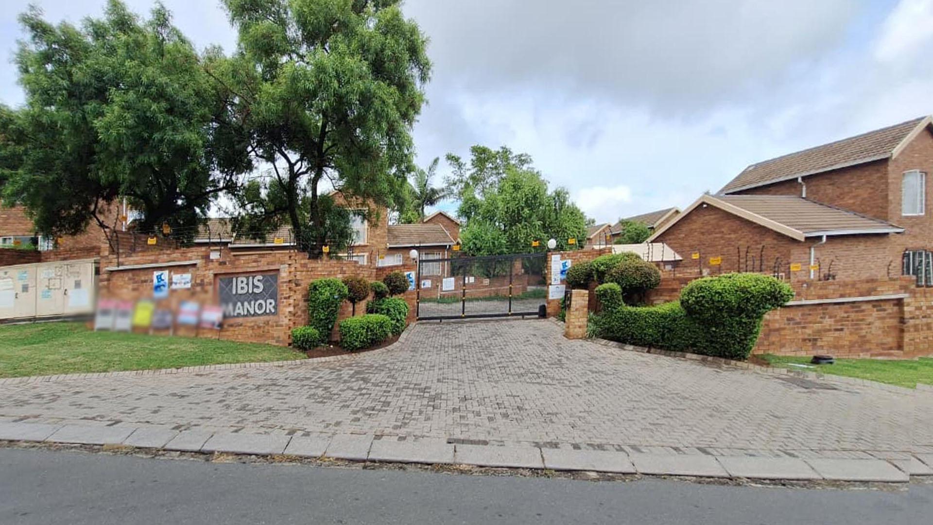 Front View of property in Wilgeheuwel 