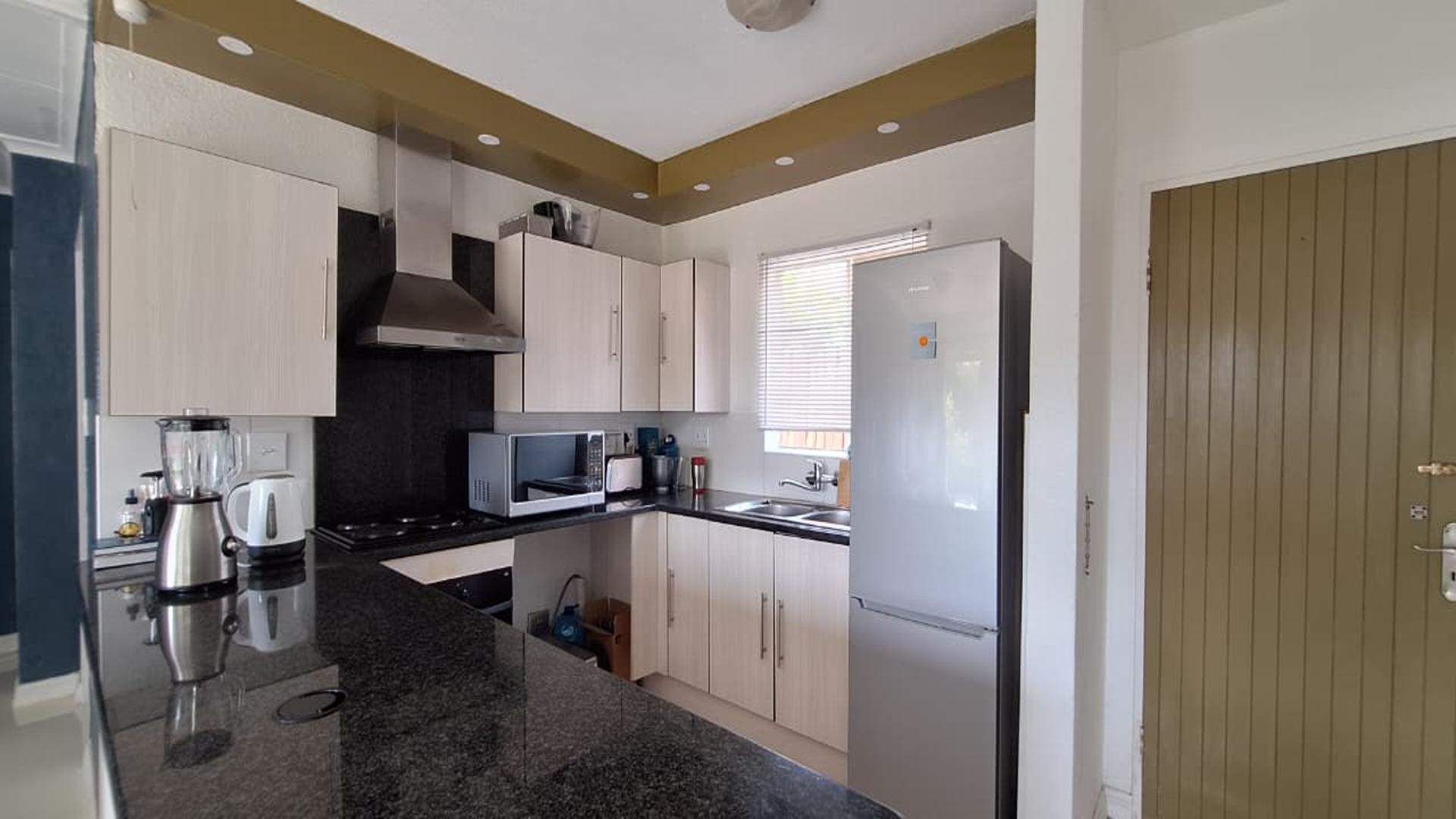 Kitchen - 7 square meters of property in Wilgeheuwel 