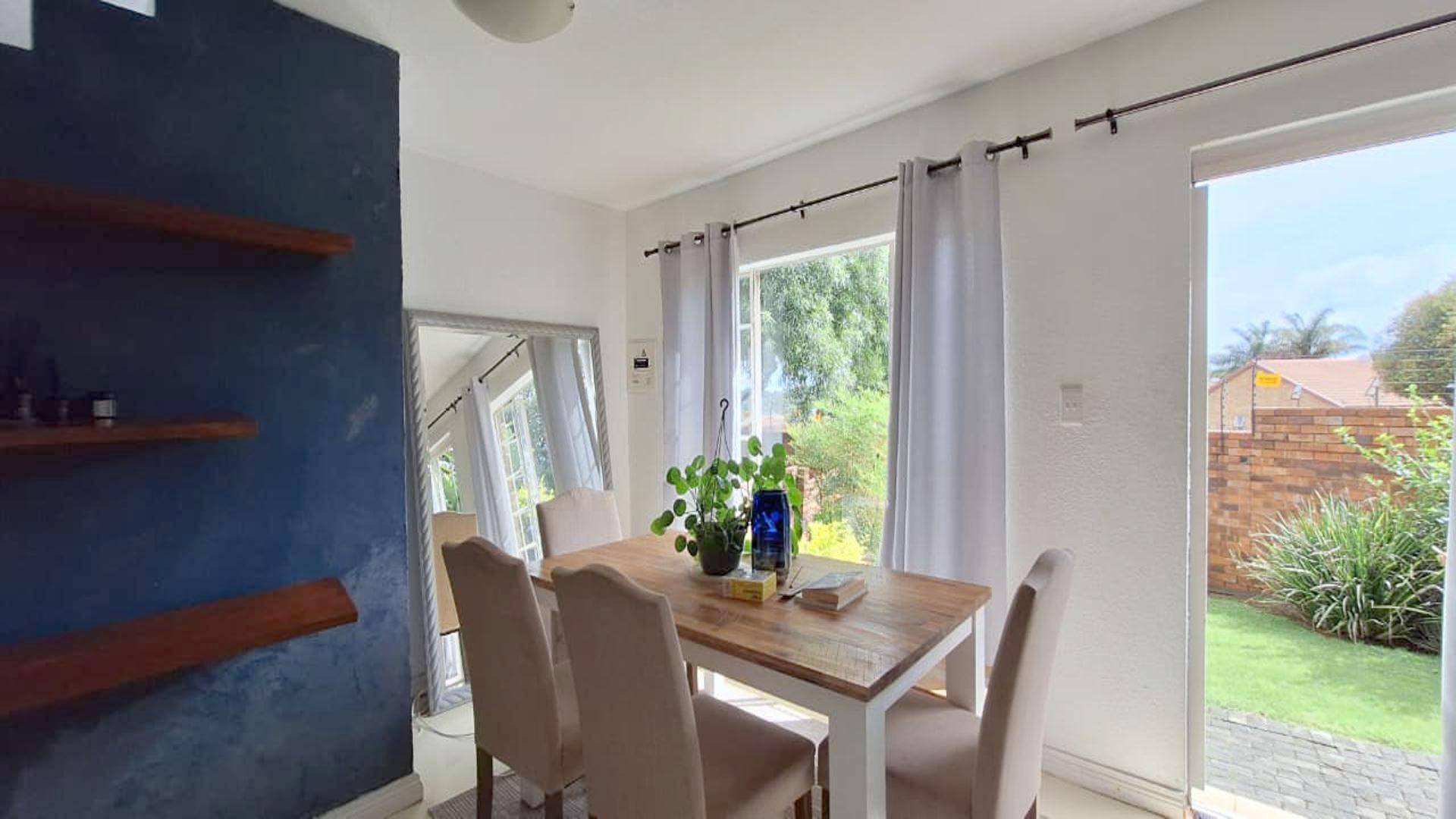 Dining Room of property in Wilgeheuwel 