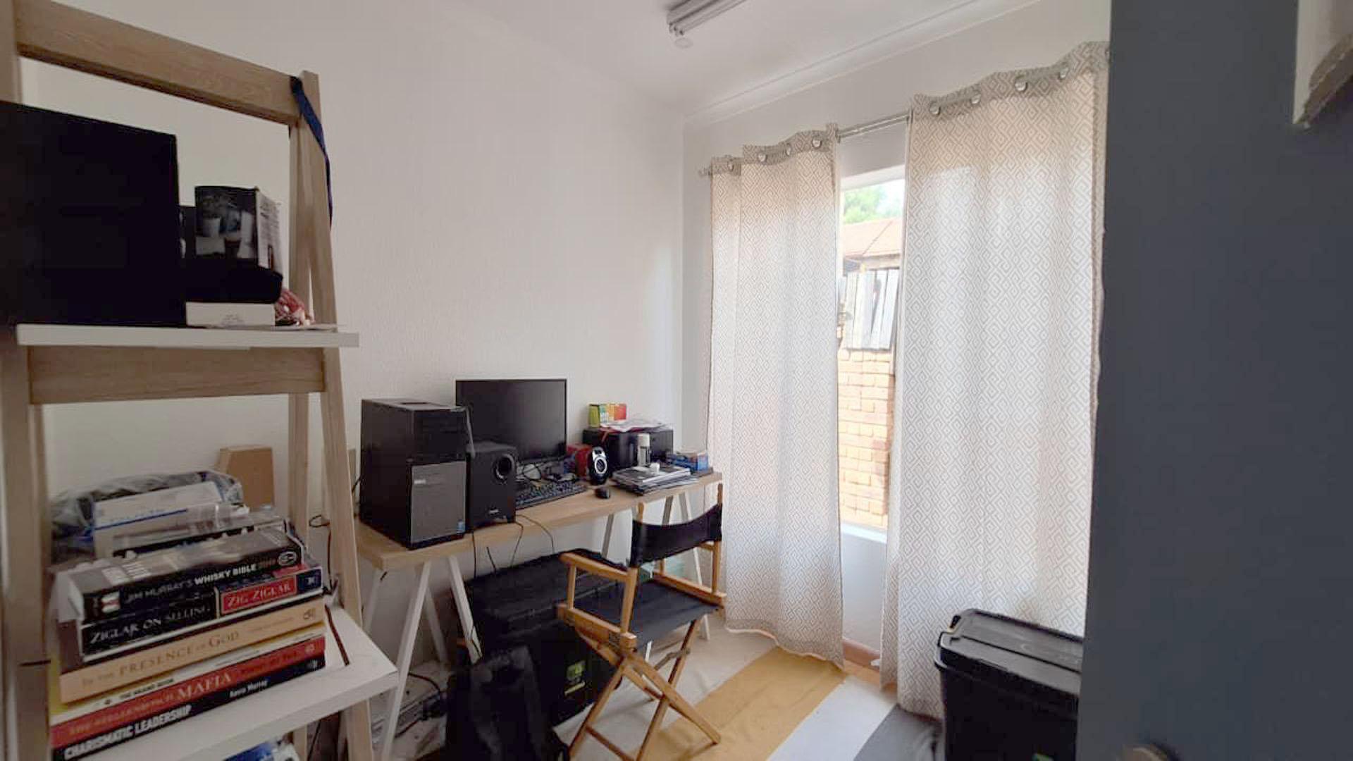 Bed Room 2 - 9 square meters of property in Wilgeheuwel 