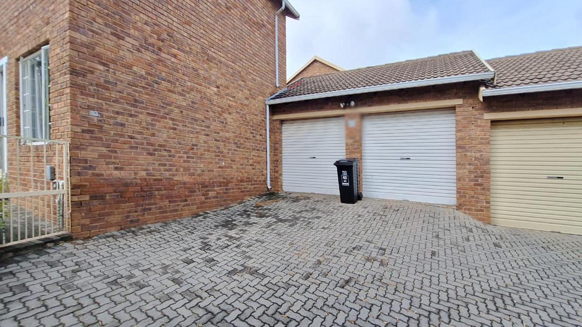 Front View of property in Wilgeheuwel 