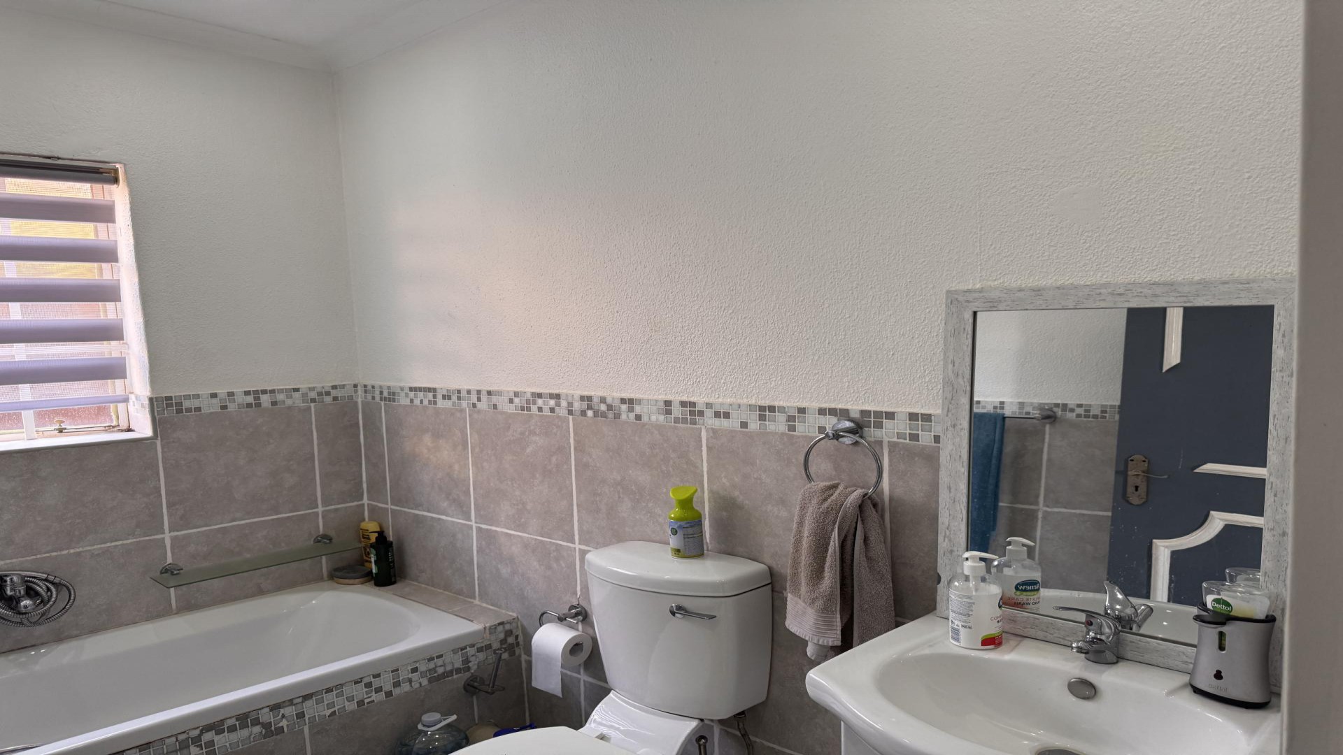 Bathroom 1 - 6 square meters of property in Wilgeheuwel 