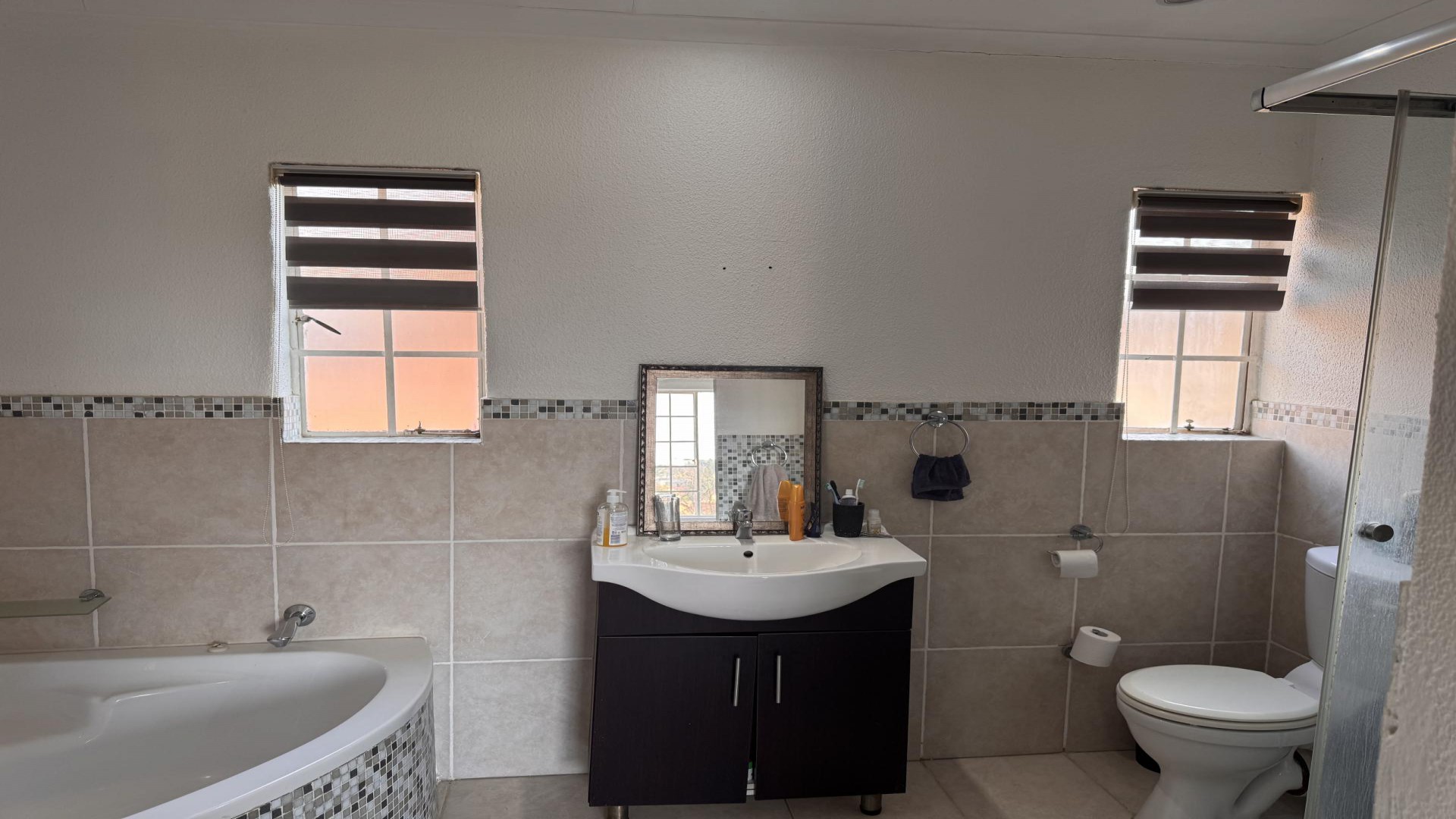 Bathroom 2 - 9 square meters of property in Wilgeheuwel 