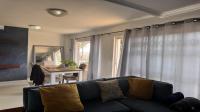 Lounges - 23 square meters of property in Wilgeheuwel 