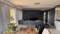 Lounges - 23 square meters of property in Wilgeheuwel 