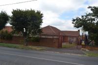 Front View of property in Linmeyer