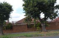 Front View of property in Linmeyer