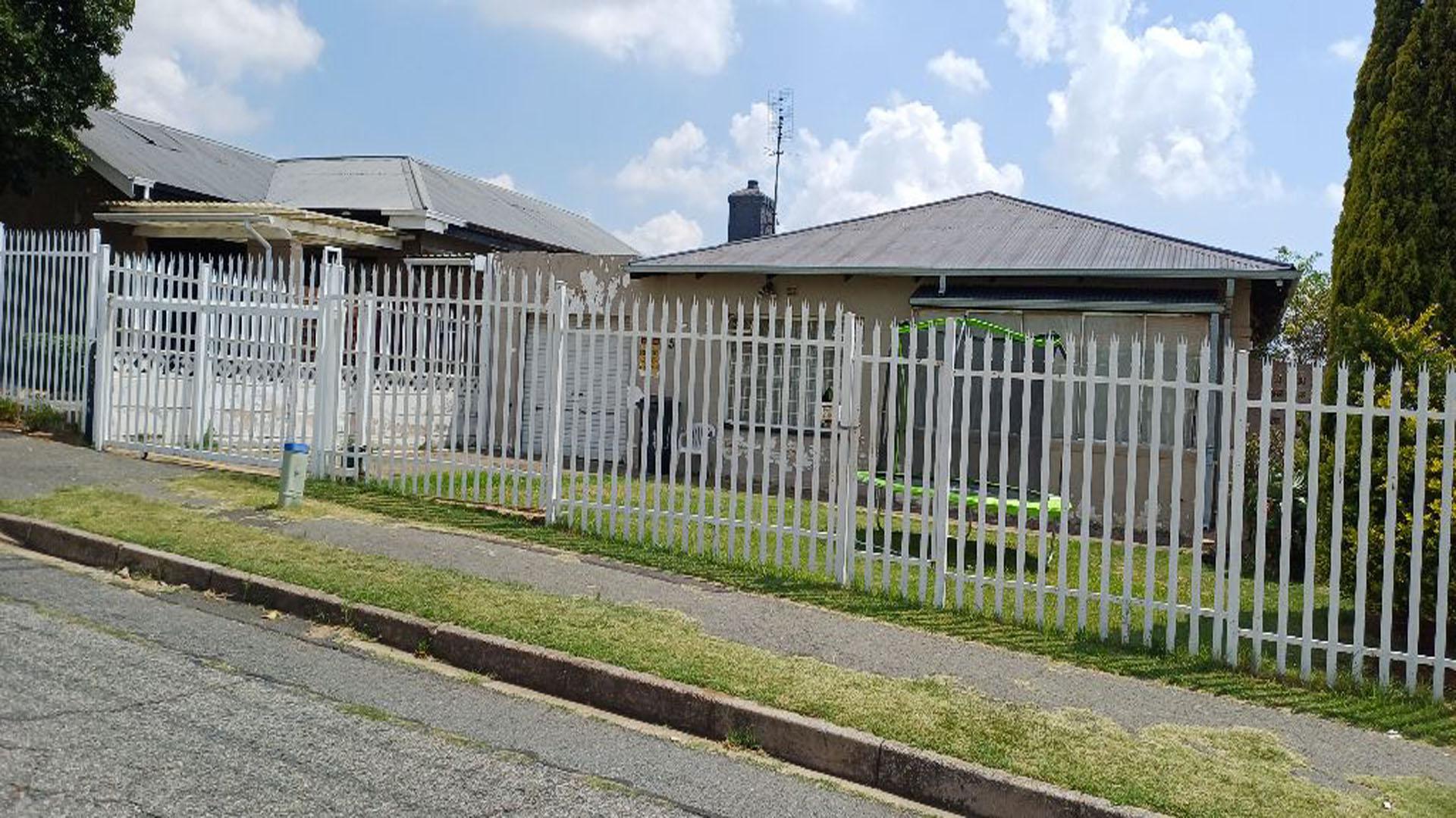 Front View of property in South Hills