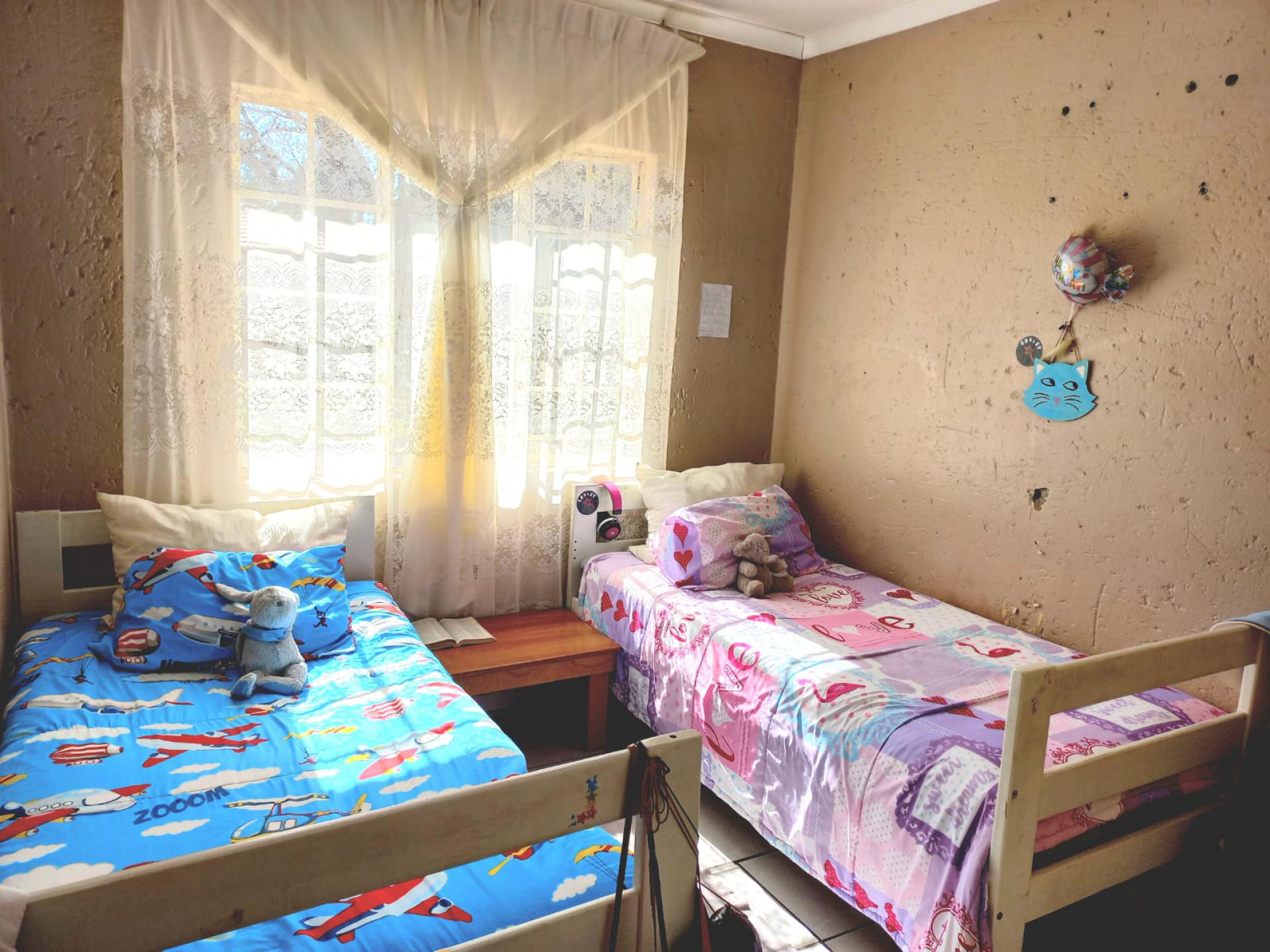 Bed Room 2 of property in Georginia