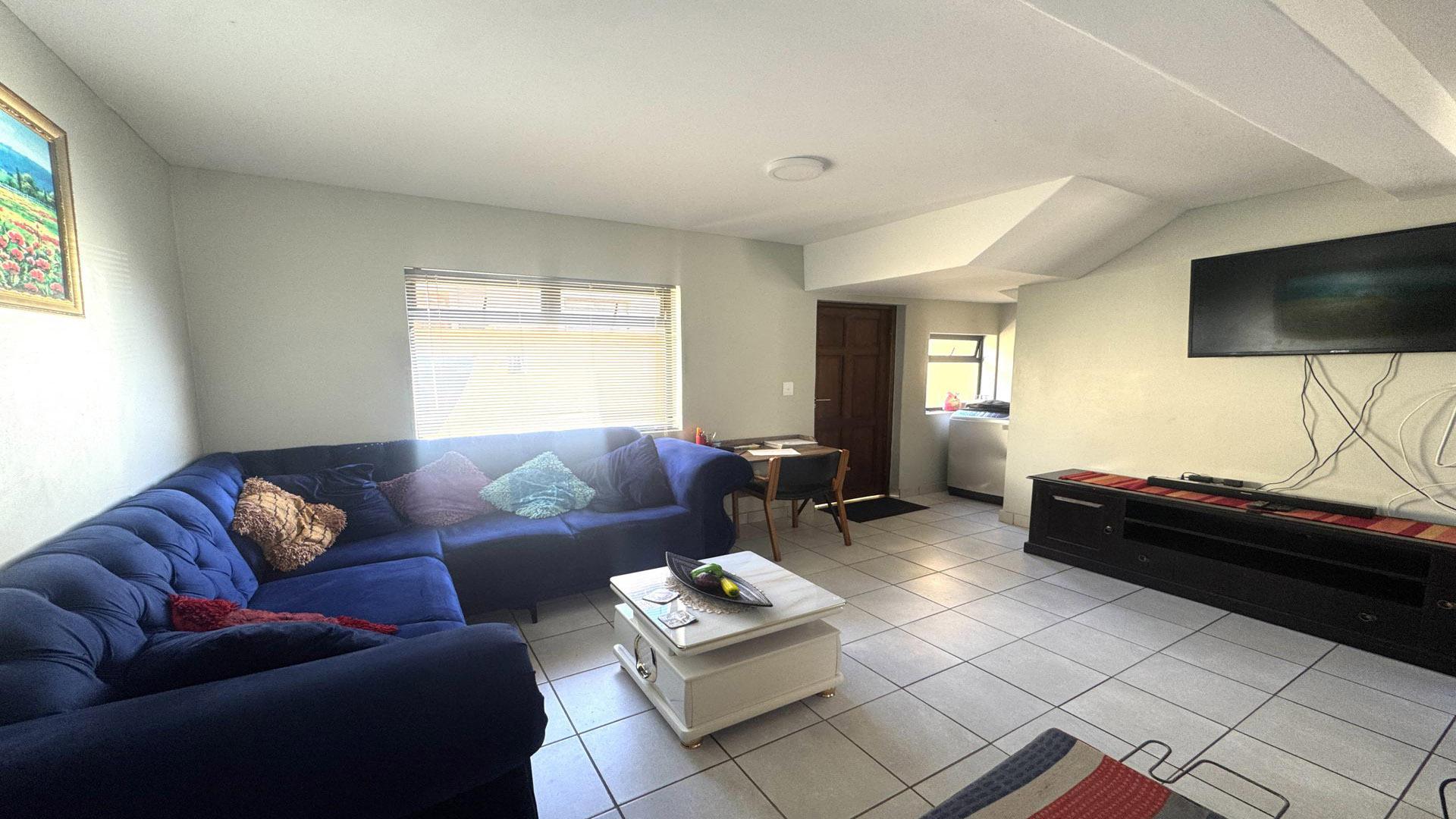 Lounges of property in Kidds Beach