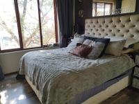 Main Bedroom of property in Douglasdale