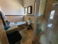 Bathroom 1 of property in Douglasdale