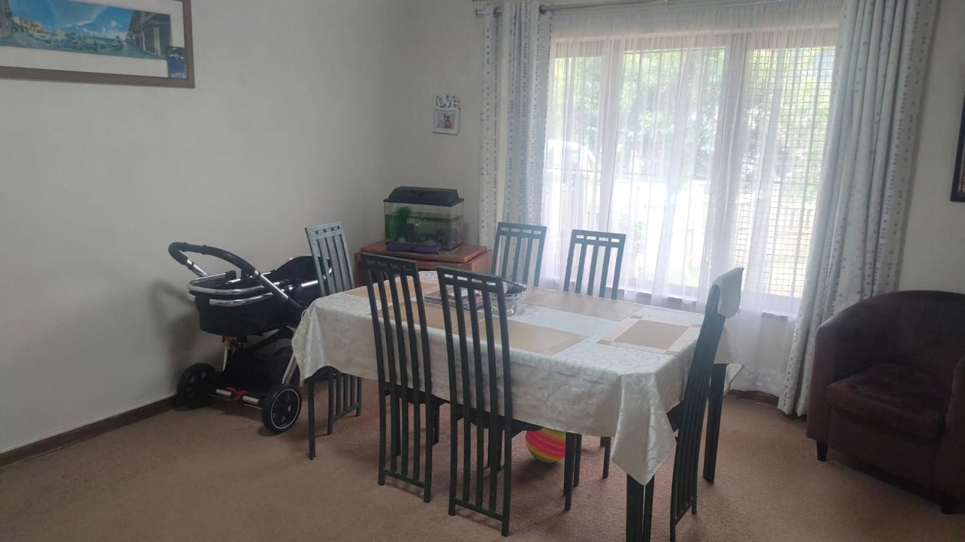 Dining Room of property in Assagay