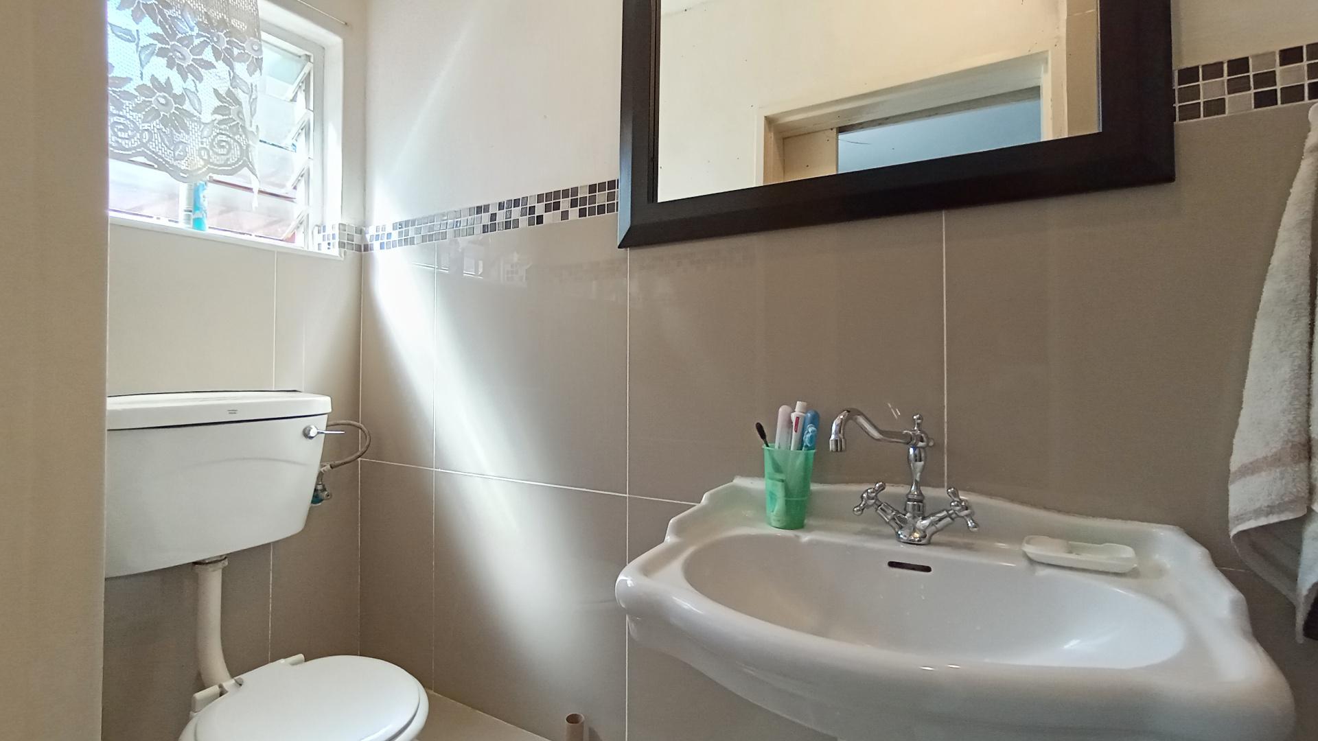 Main Bathroom - 4 square meters of property in Assagay