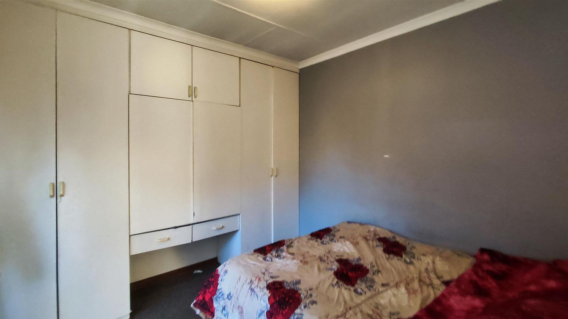 Bed Room 1 - 26 square meters of property in Three Rivers