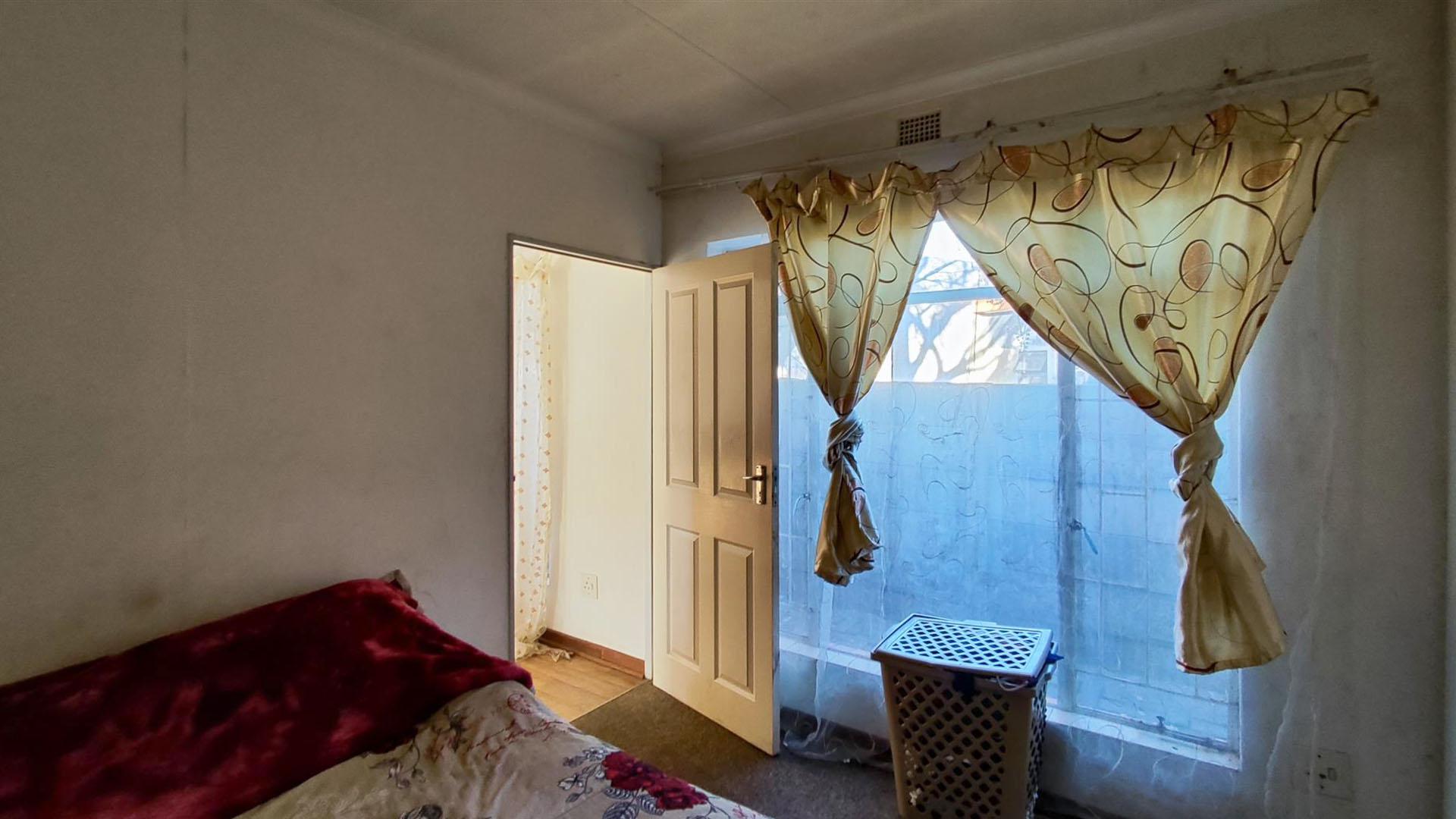 Bed Room 1 - 26 square meters of property in Three Rivers