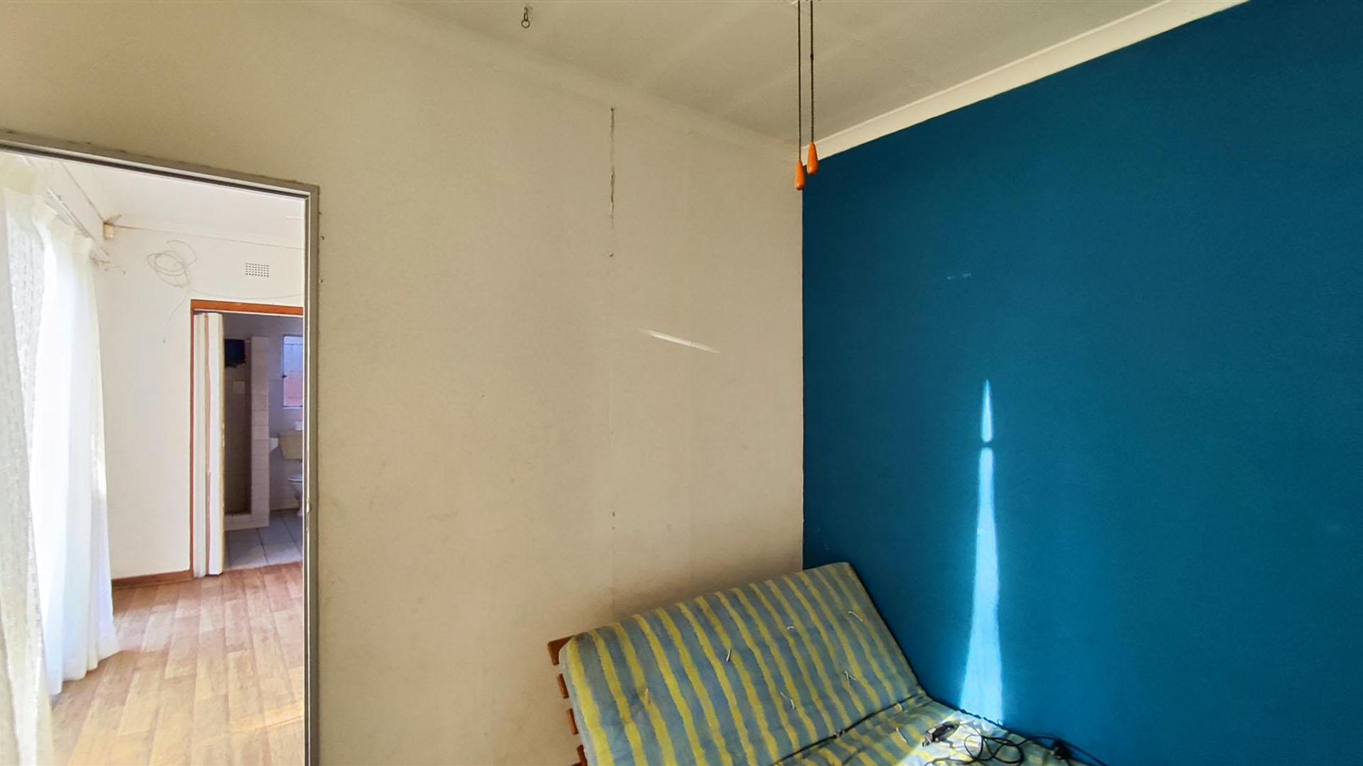 Bed Room 2 - 24 square meters of property in Three Rivers