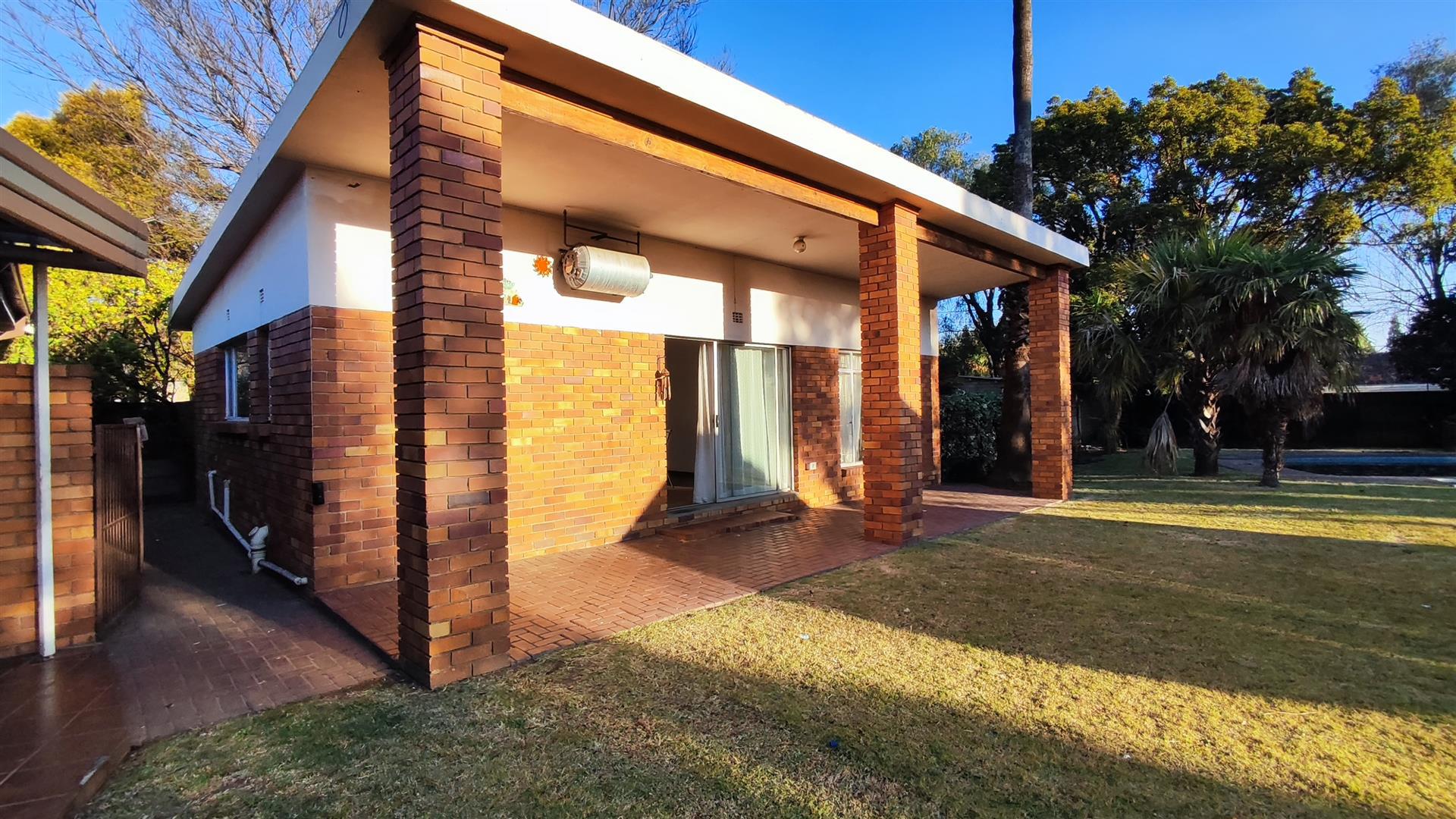 Front View of property in Three Rivers