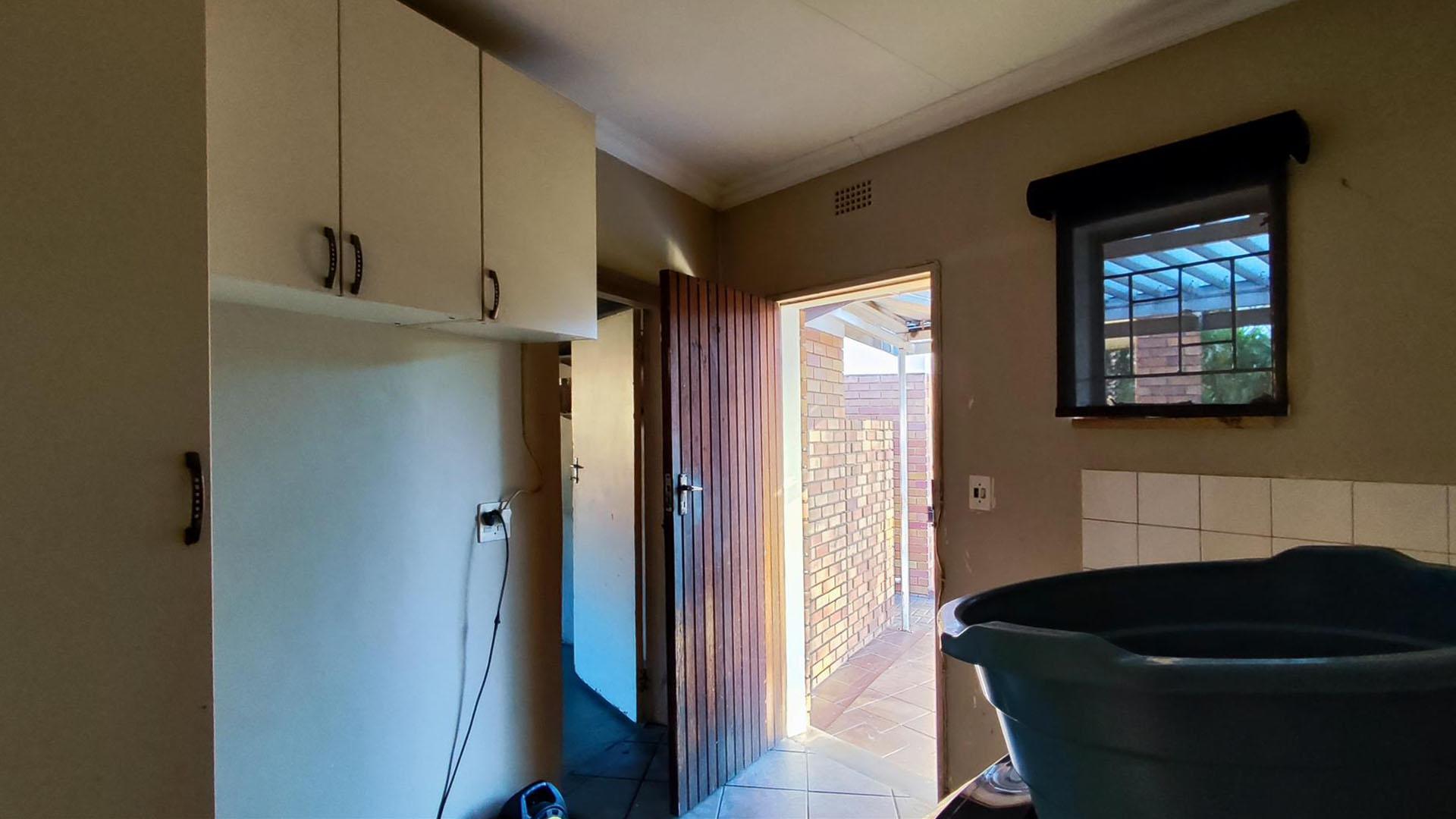 Scullery - 8 square meters of property in Three Rivers