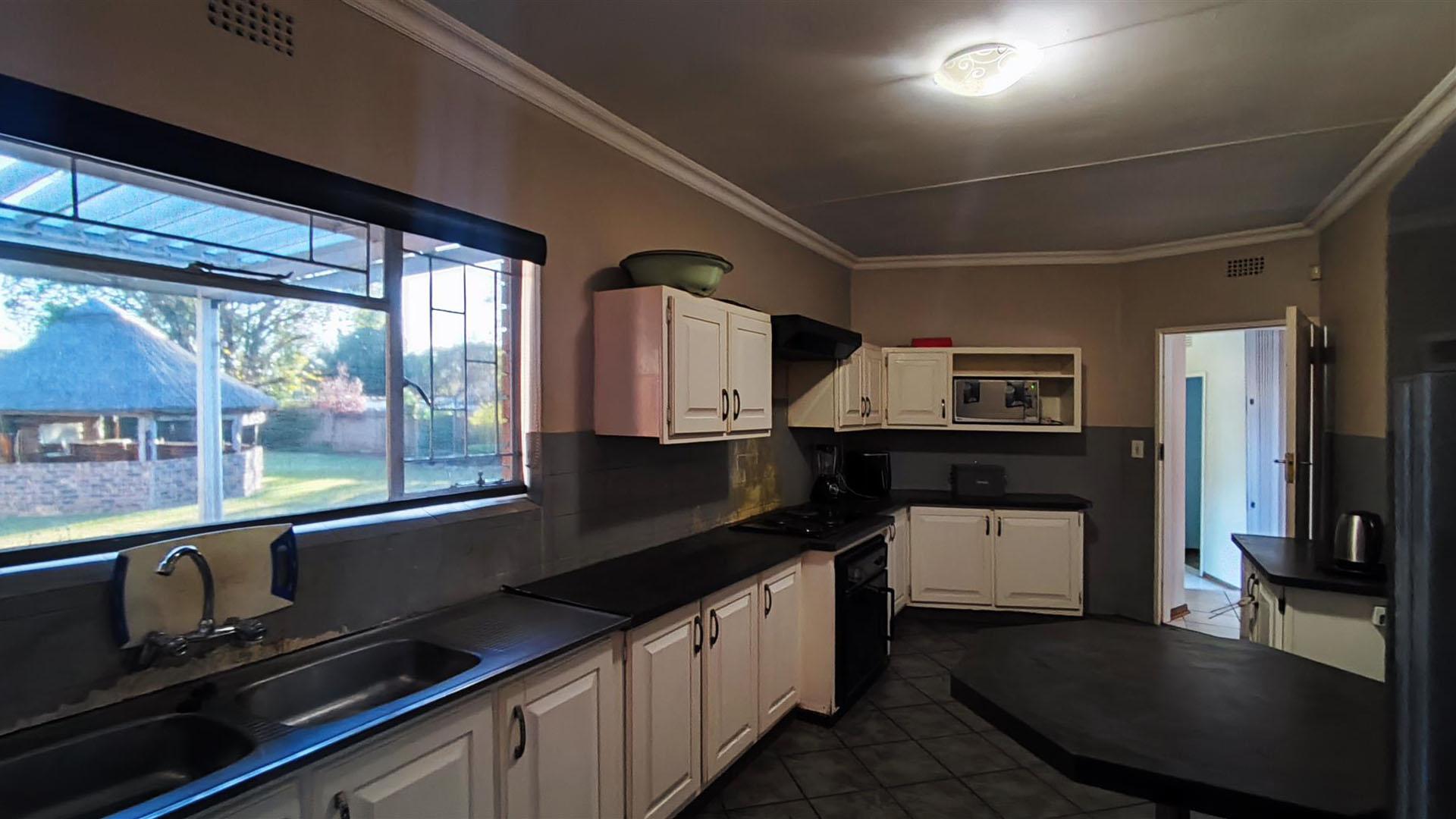 Kitchen - 30 square meters of property in Three Rivers