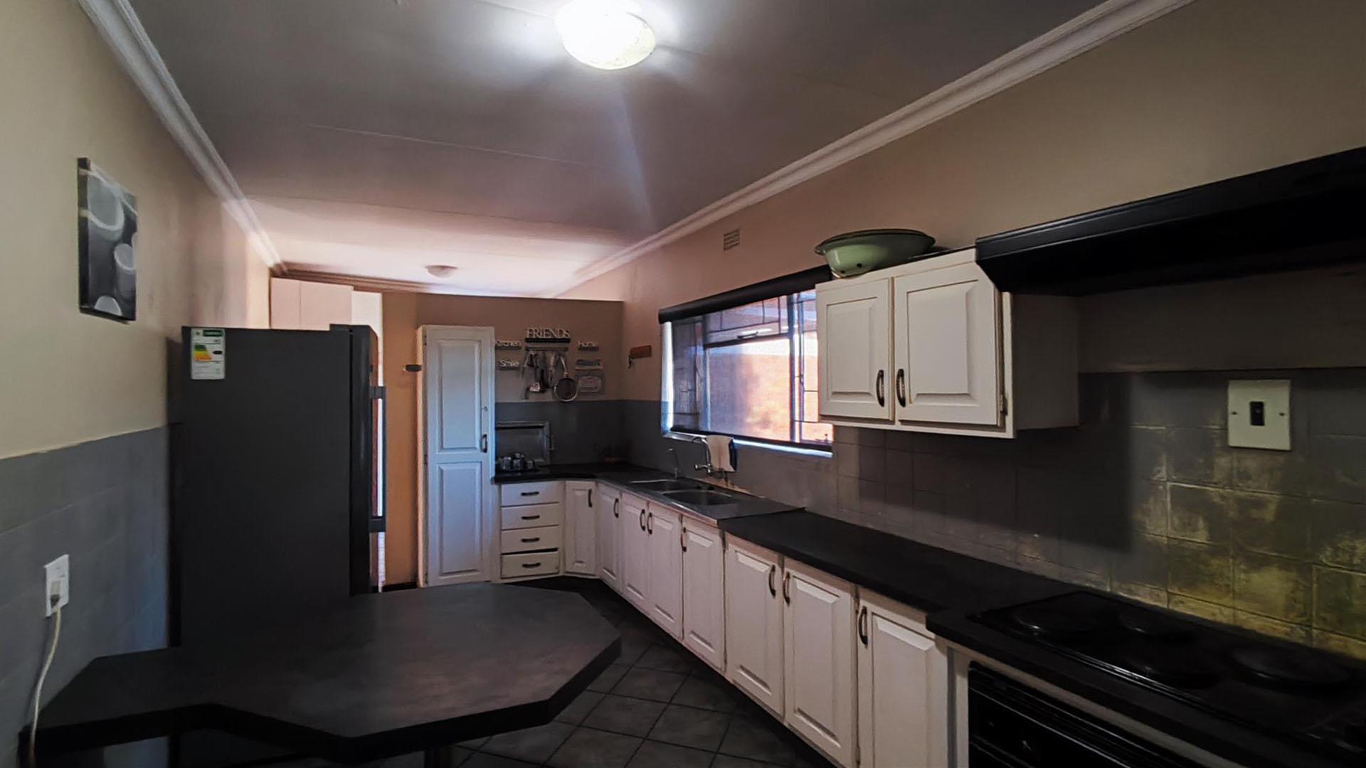 Kitchen - 30 square meters of property in Three Rivers