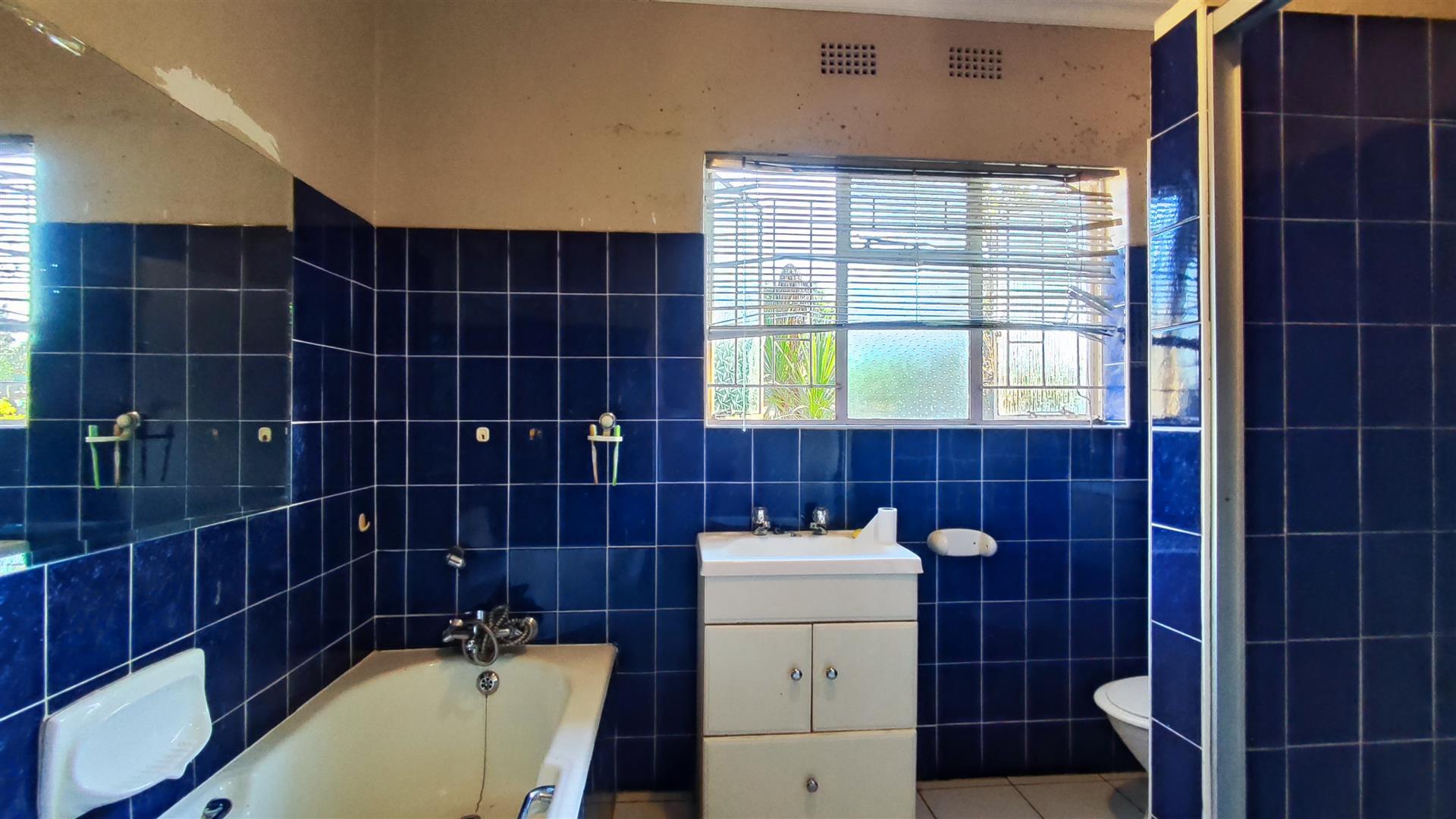 Bathroom 1 - 12 square meters of property in Three Rivers