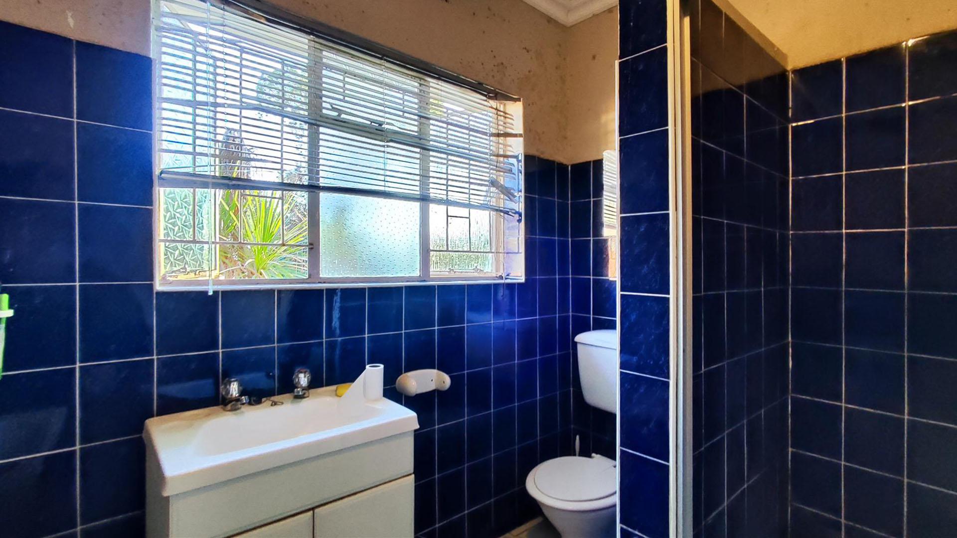 Bathroom 1 - 12 square meters of property in Three Rivers