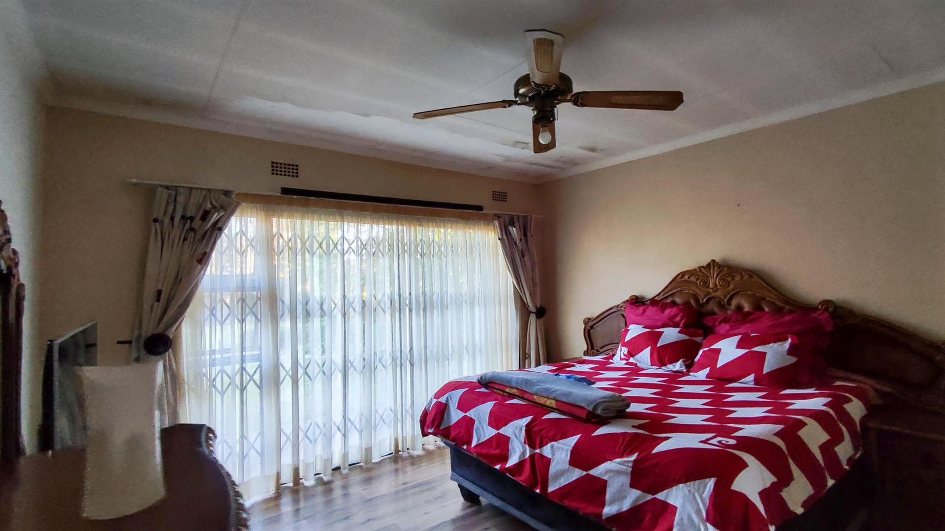 Main Bedroom - 21 square meters of property in Three Rivers