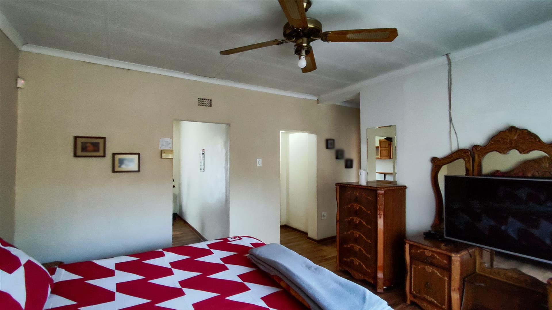 Main Bedroom - 21 square meters of property in Three Rivers