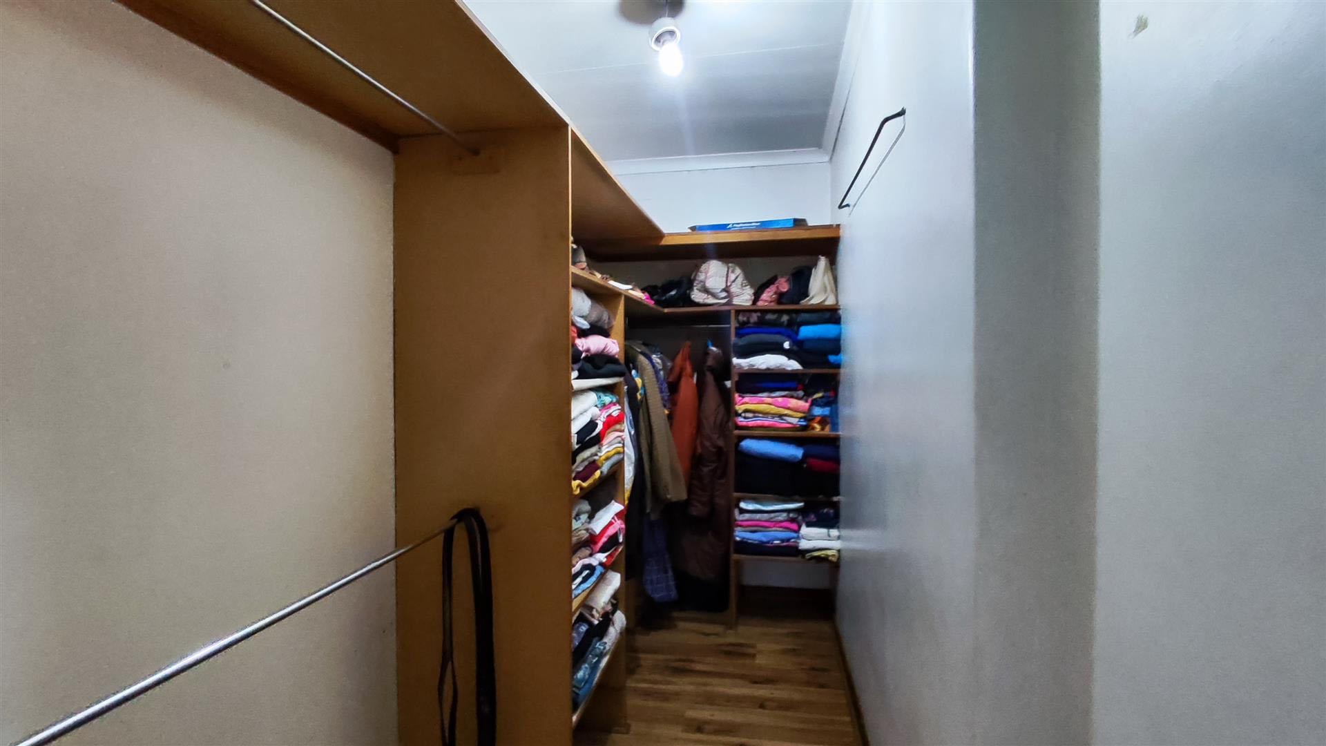 Main Bedroom - 21 square meters of property in Three Rivers