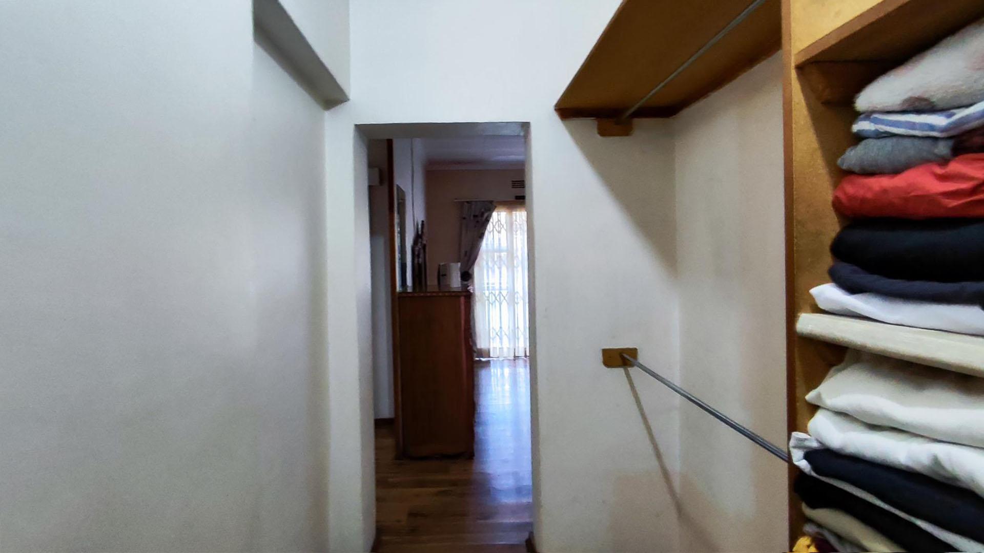 Main Bedroom - 21 square meters of property in Three Rivers