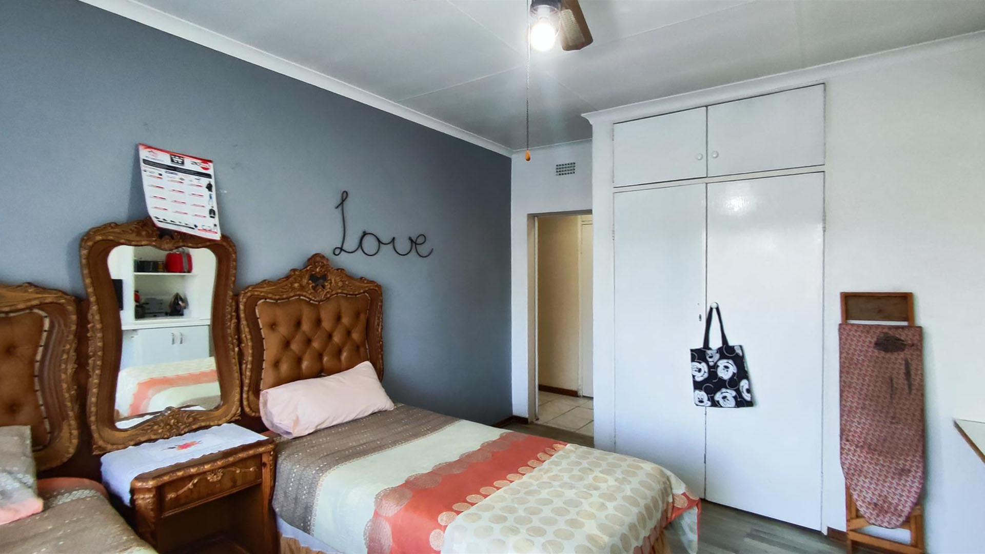 Bed Room 3 - 13 square meters of property in Three Rivers