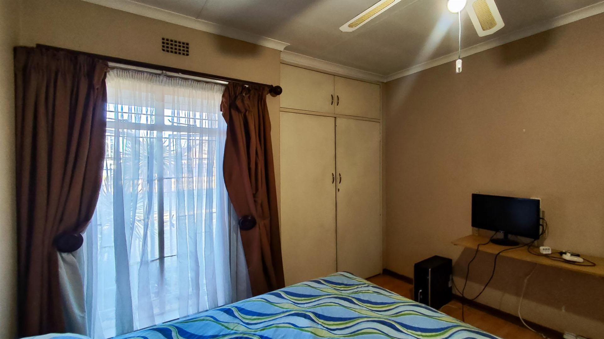 Bed Room 2 - 24 square meters of property in Three Rivers