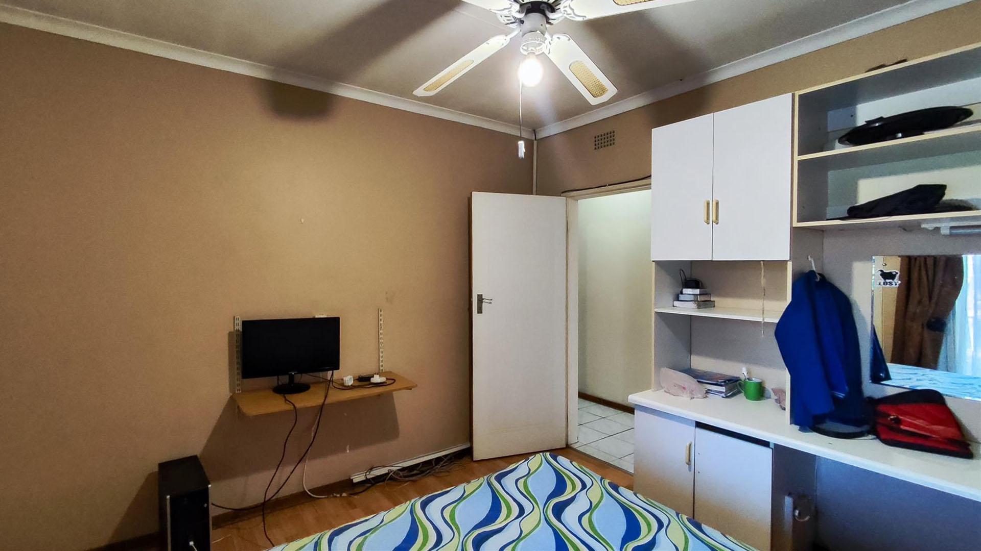 Bed Room 2 - 24 square meters of property in Three Rivers