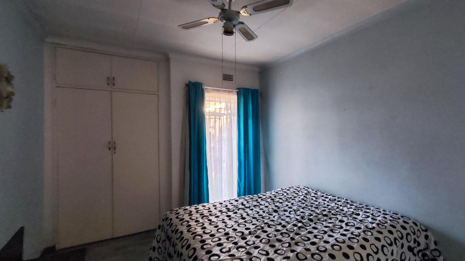 Bed Room 1 - 26 square meters of property in Three Rivers