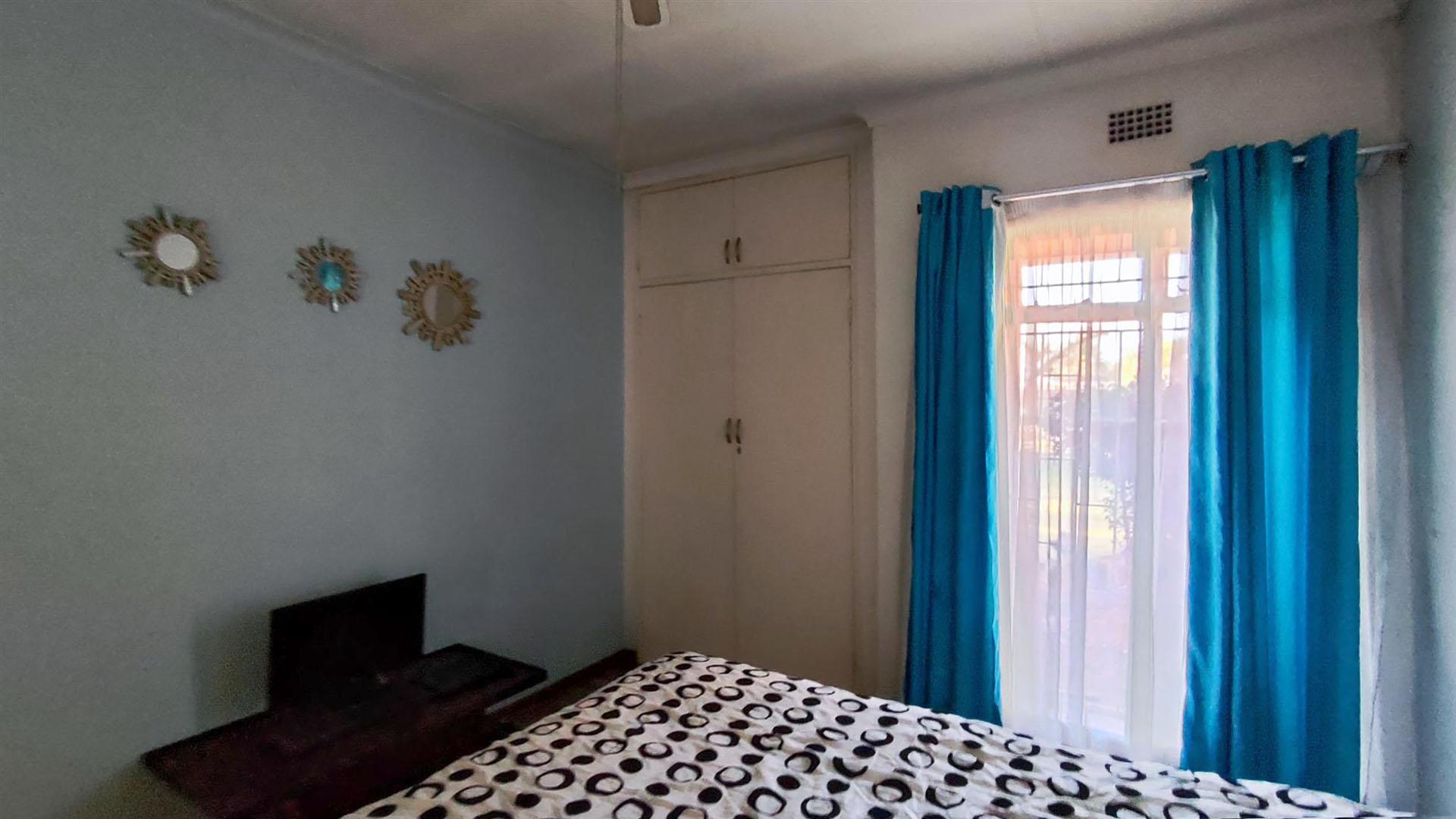 Bed Room 1 - 26 square meters of property in Three Rivers