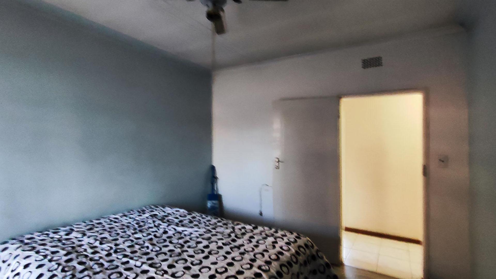 Bed Room 1 - 26 square meters of property in Three Rivers