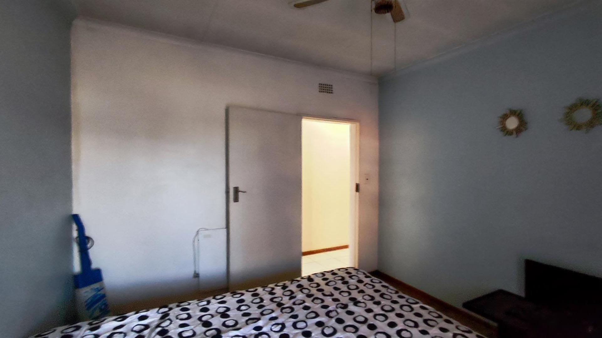 Bed Room 1 - 26 square meters of property in Three Rivers