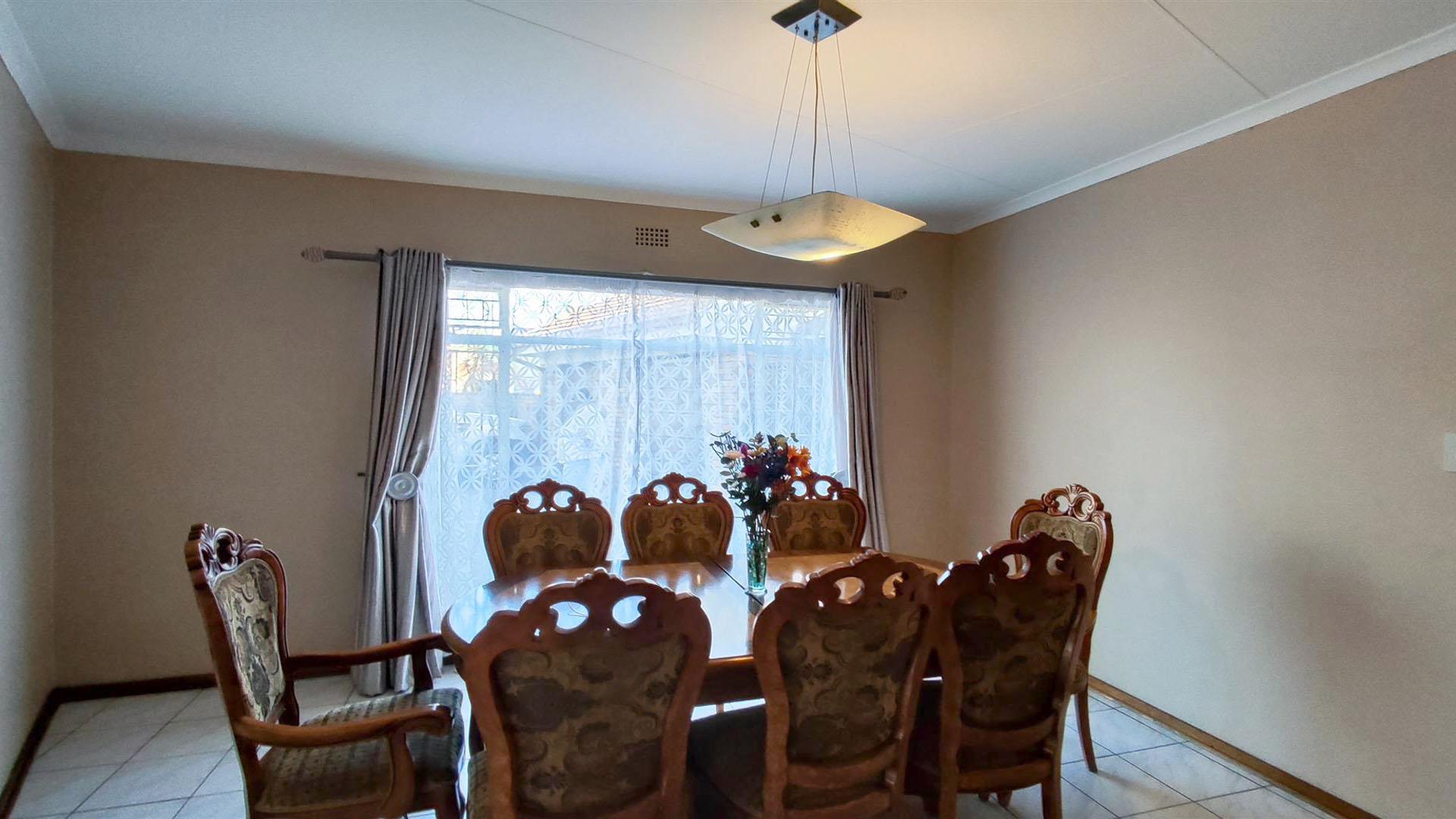 Dining Room - 16 square meters of property in Three Rivers