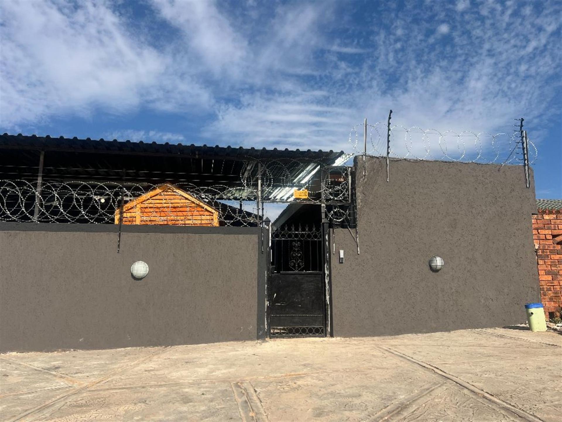 Front View of property in Soshanguve