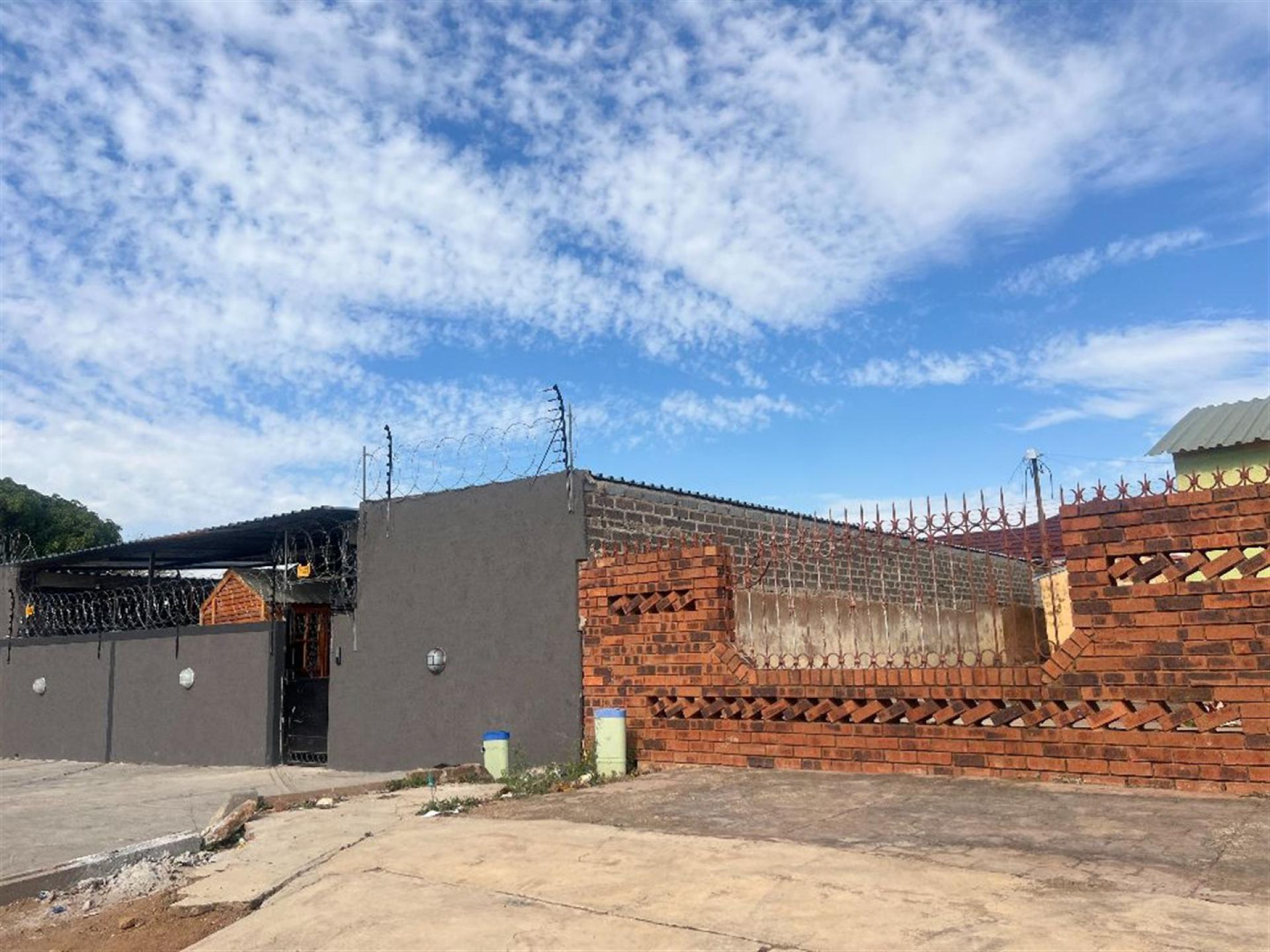 Front View of property in Soshanguve