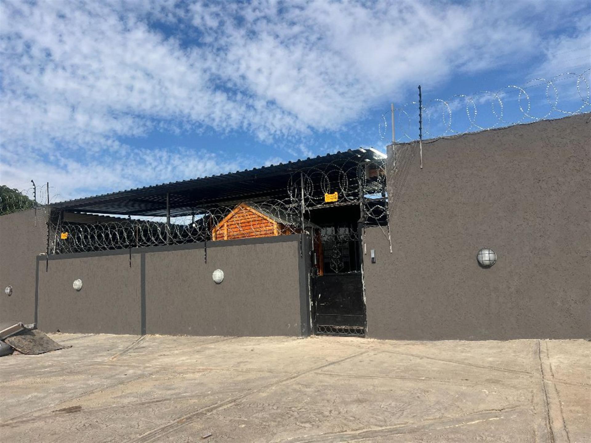 Front View of property in Soshanguve
