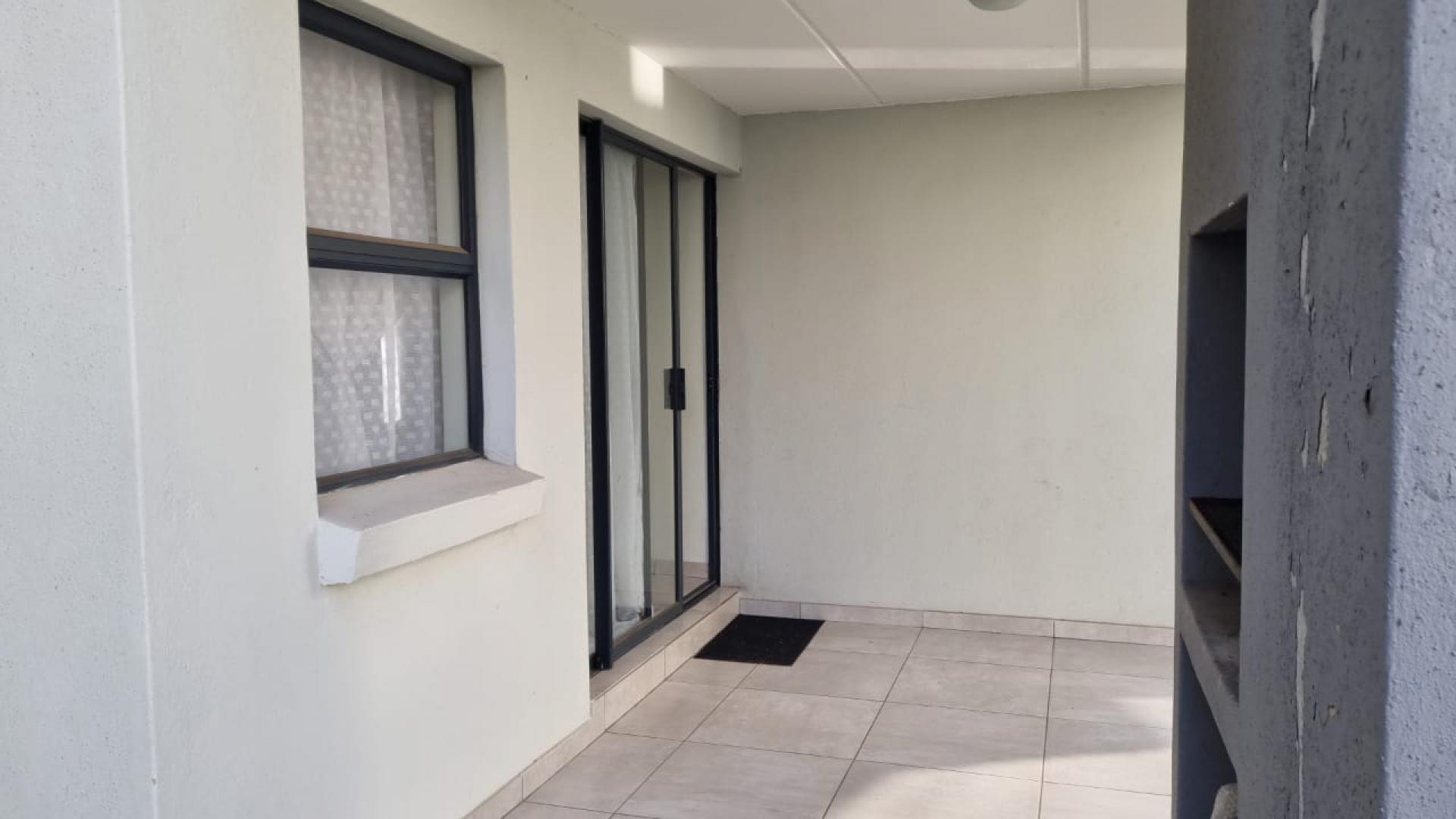 Patio - 10 square meters of property in Eveleigh