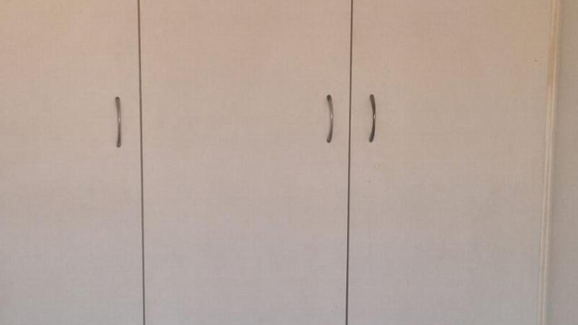 Bed Room 1 of property in Rensburg