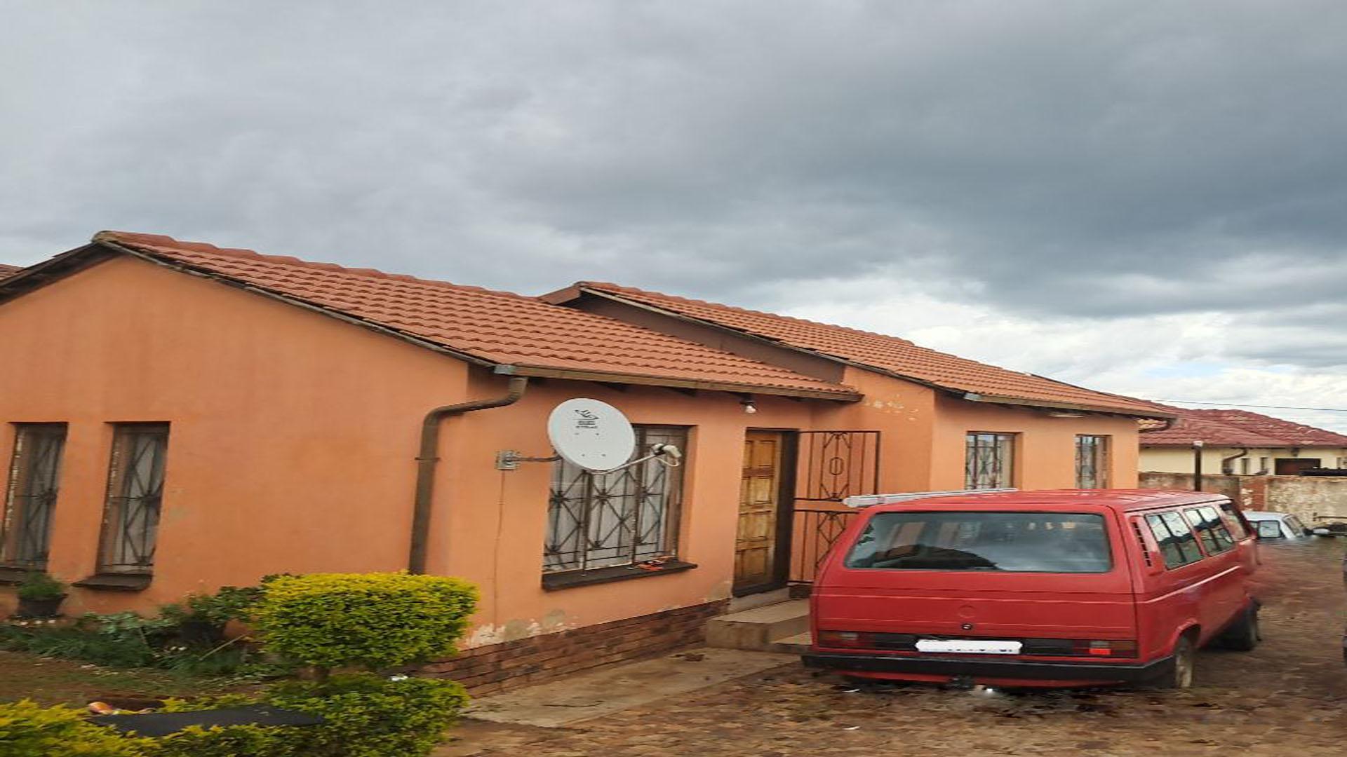 Front View of property in Mahube Valley