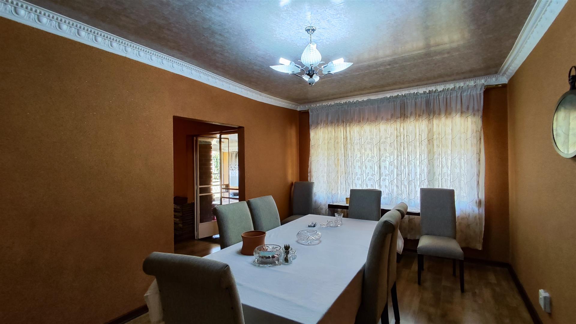 Dining Room - 21 square meters of property in Selcourt