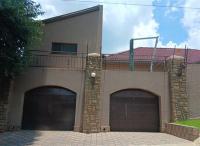 Front View of property in Orange Grove