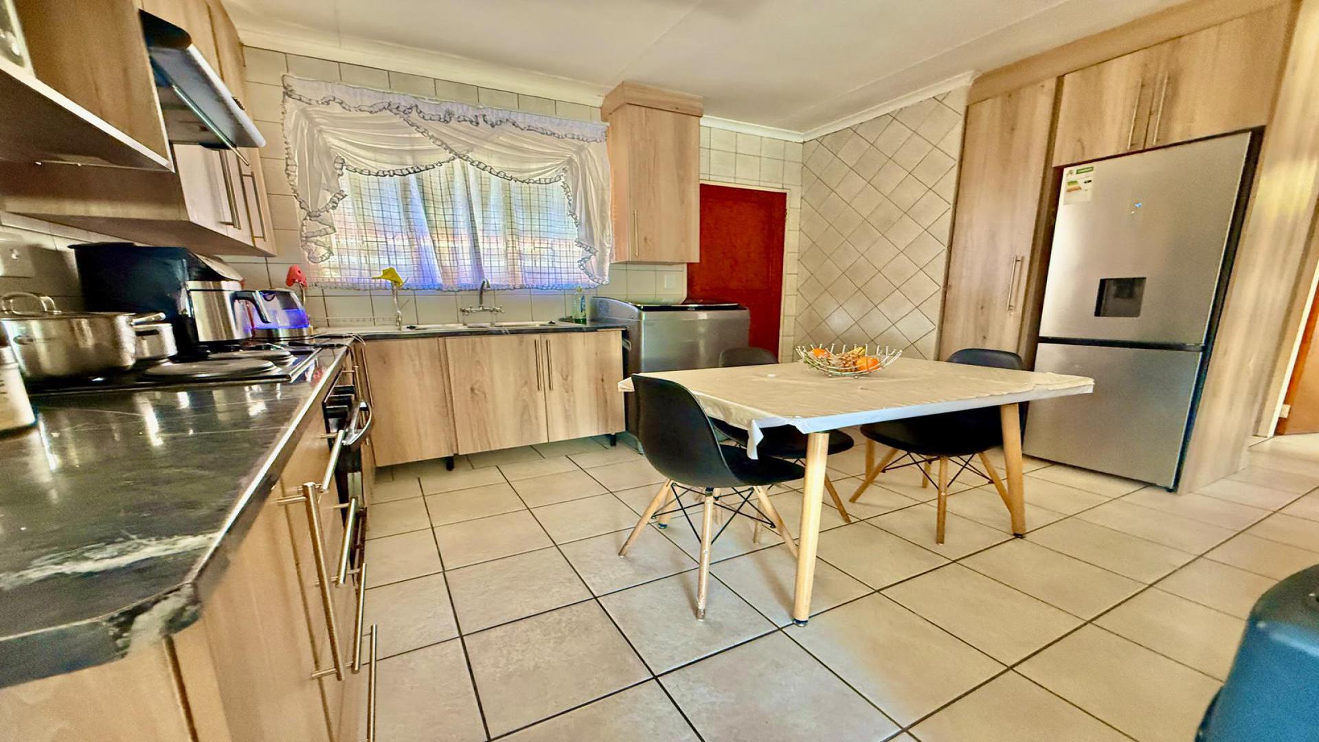 Kitchen of property in Minnebron